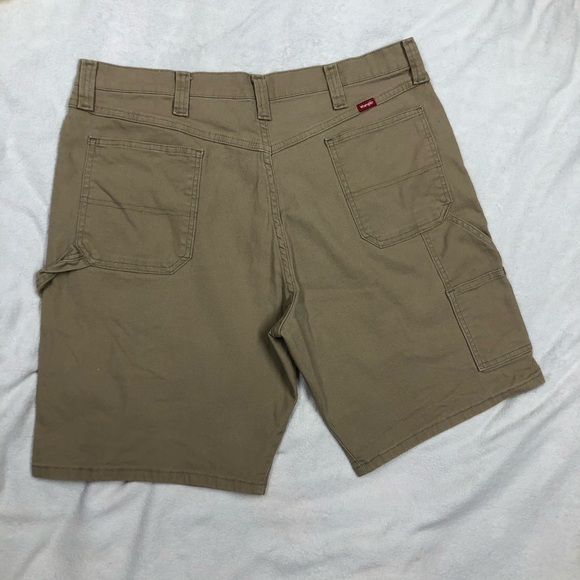 Wrangler EUC Tan Cargo Shorts size 38 - Picture 1 of 5